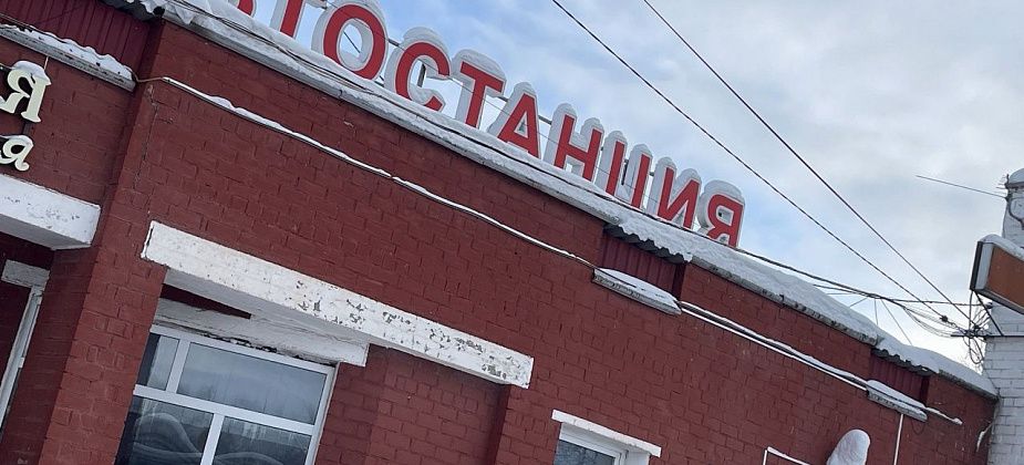 “Весь автовокзал у вас в Серове пропах БОМЖом”. Гость города недовольна соседством с бездомным