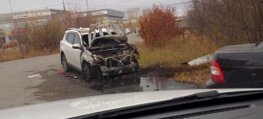 В Серове за выходные произошло 5 пожаров. В одном травмировался мужчина. В другом пострадал автомобиль