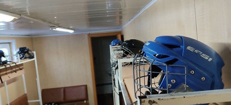 Для юных серовских хоккеистов закупают форму и амуницию на 2,5 миллиона рублей