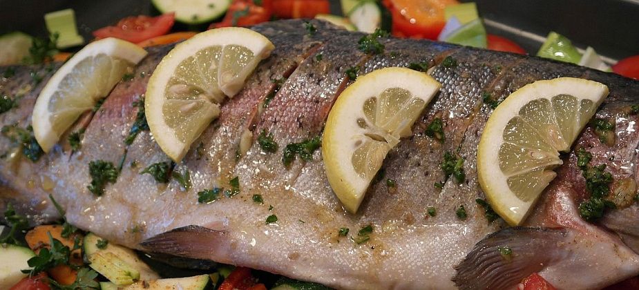 Запеченная рыба с овощами: история и рецепт приготовления