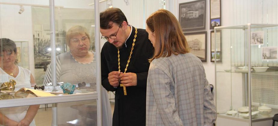 К 130-летию Серова в музее открылась выставка “Привет из города N”