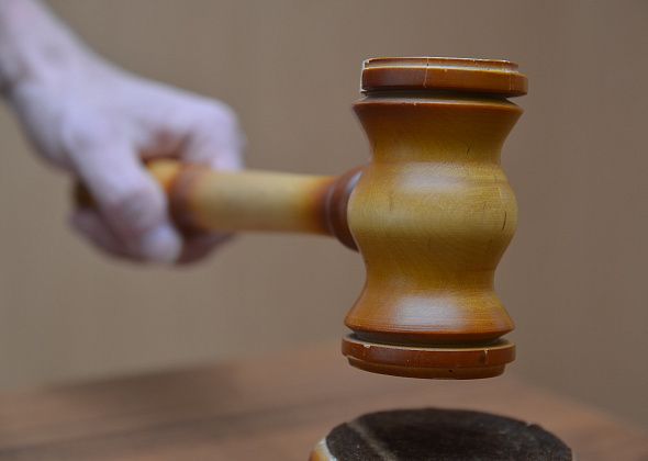 Бывший фельдшер Серовской горбольницы избежал наказания за поддельный диплом, благодаря которому стал и.о. главврача