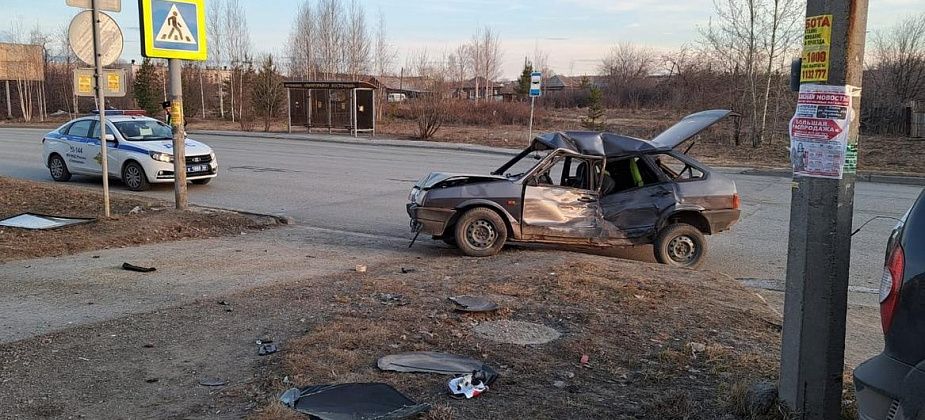На центральной улице Серова столкнулись три автомобиля. Пострадал 19-летний водитель «девятки»