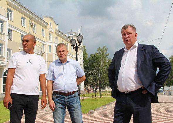 “Чтобы людям было комфортно, безопасно и удобно”. Глава Серова проверил ход строительства на объектах города