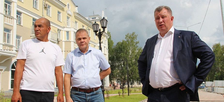 “Чтобы людям было комфортно, безопасно и удобно”. Глава Серова проверил ход строительства на объектах города