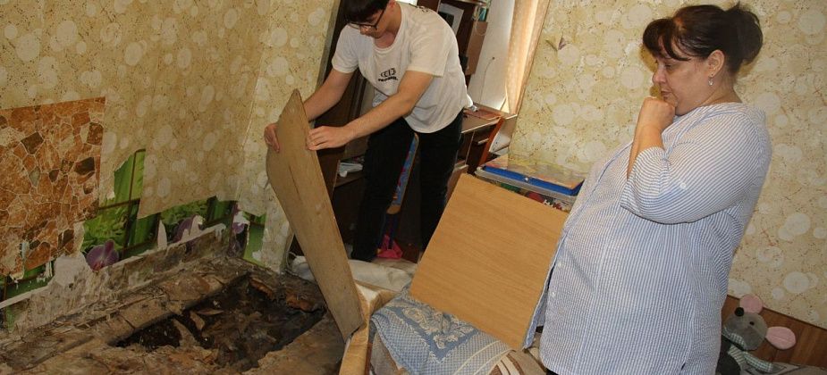 В июле власти отремонтируют серовчанке квартиру, в которой провалился пол?