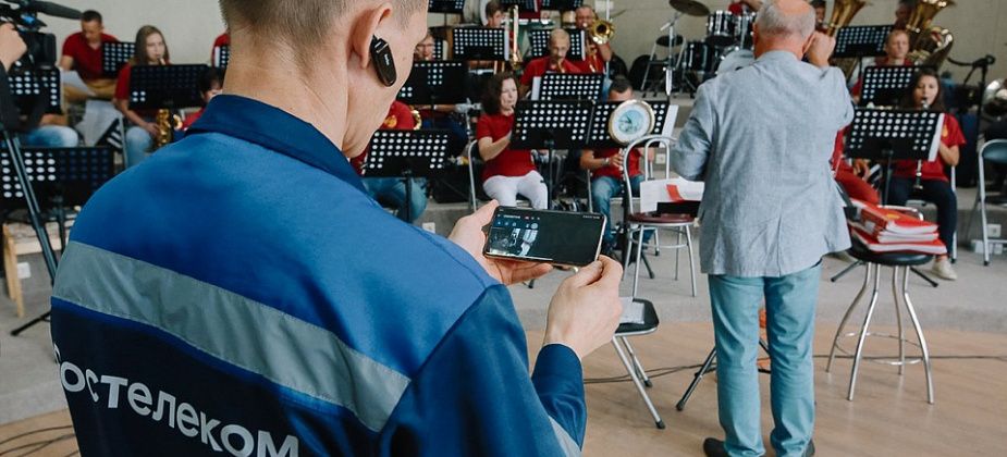 Кто сжигает больше килокалорий за час работы: преподаватель йоги, слесарь или дирижер? Необычный эксперимент провели на Урале