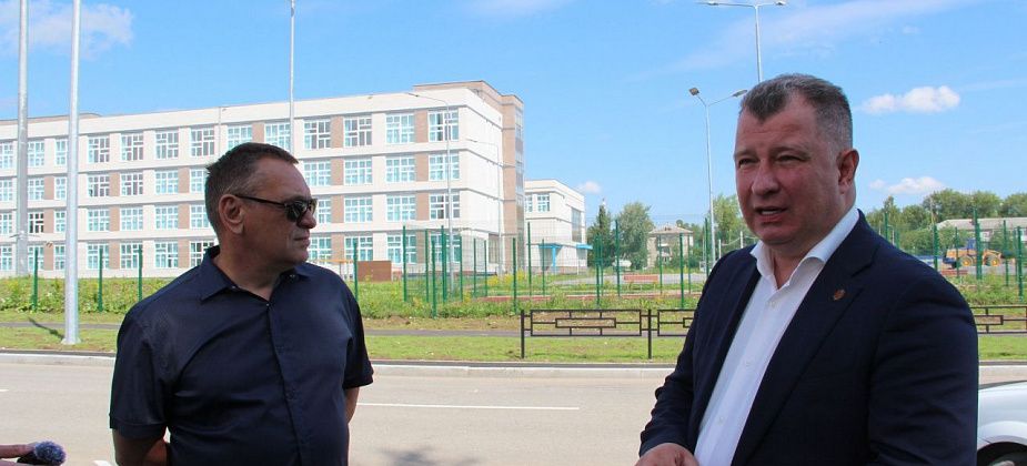 “Все идет в графике, с хорошим качеством”. Глава Серова проверил ход основных строек города
