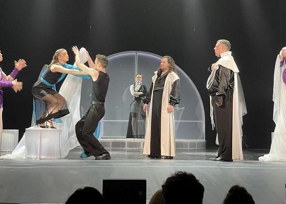 В Серовском театре драмы прошла премьера спектакля “Сон в летнюю ночь”