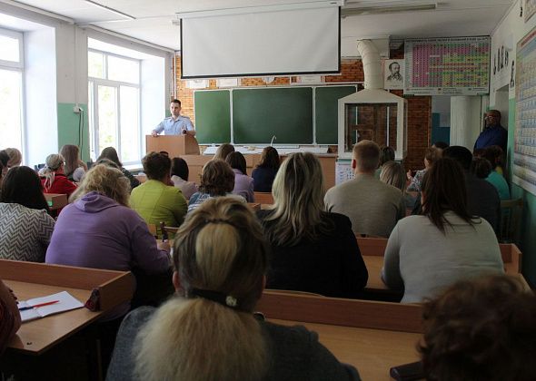 Заместитель начальника полиции по оперативной работе рассказал серовчанам о распространенных схемах мошенничества