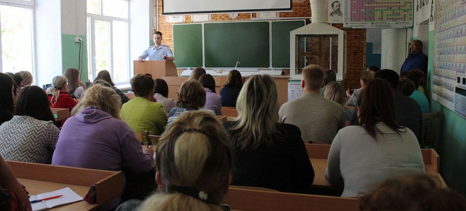 Заместитель начальника полиции по оперативной работе рассказал серовчанам о распространенных схемах мошенничества