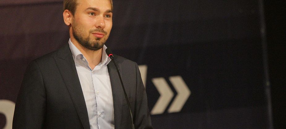 Антон Шипулин, избранный в Госдуму от Серовского избирательного округа, стал членом "Единой России"