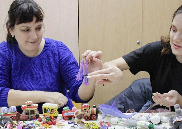 «Бисер зовет». Десятый год Наталия и Эмилия Васьковы плетут объемные игрушки из бисера 