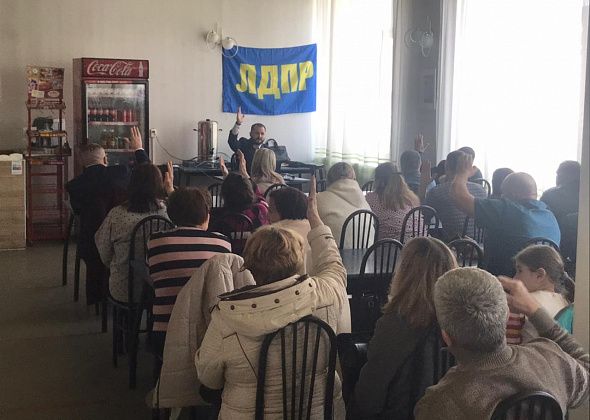 Члены ЛДПР проголосовали за установку памятника Жириновскому в Серове