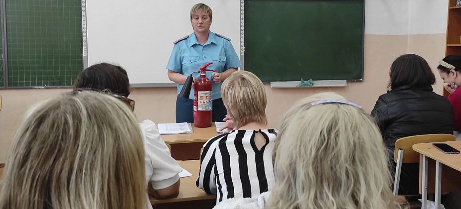 Сотрудники МЧС в преддверии каникул напомнили руководителям оздоровительных лагерей о безопасности 