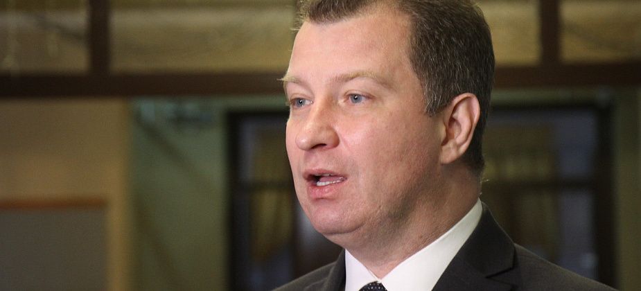 Мэр Серова в день рождения попросил вместо подарков перечислить деньги в центр соцпомощи семье и детям 