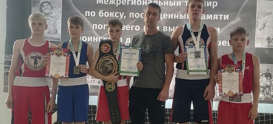 Серовские боксеры привезли награды с турнира в Междуреченском
