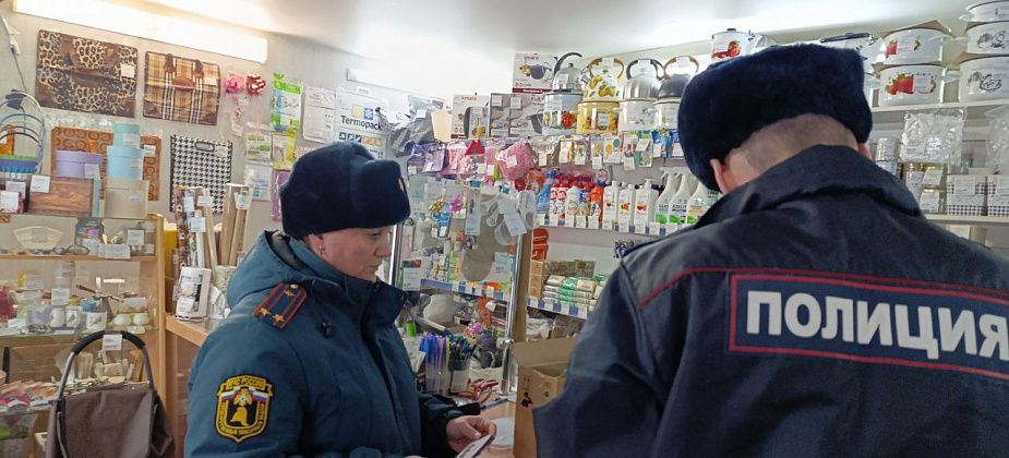 Спасатели  и полиция проверяют места продажи пиротехники в Серове