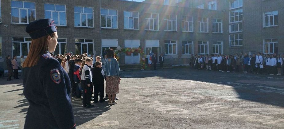 «Праздник прошел без происшествий». Полиция Серова рассказала о работе в День знаний