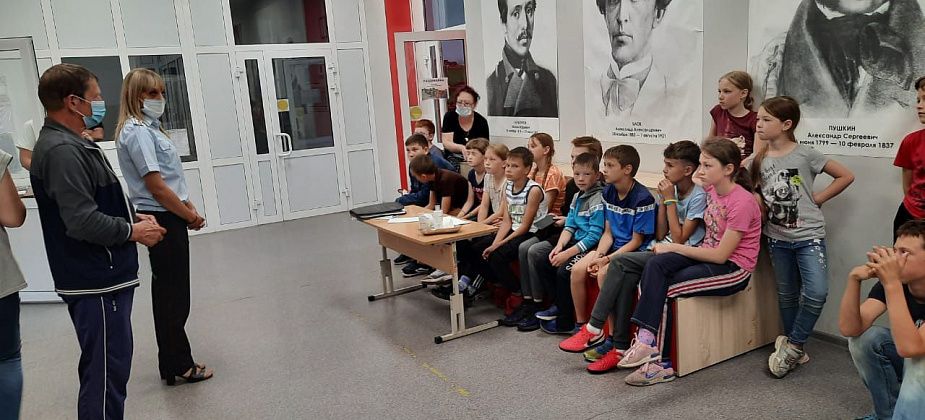 Сотрудники полиции Серова проводят профилактические мероприятия по борьбе с незаконным оборотом наркотиков