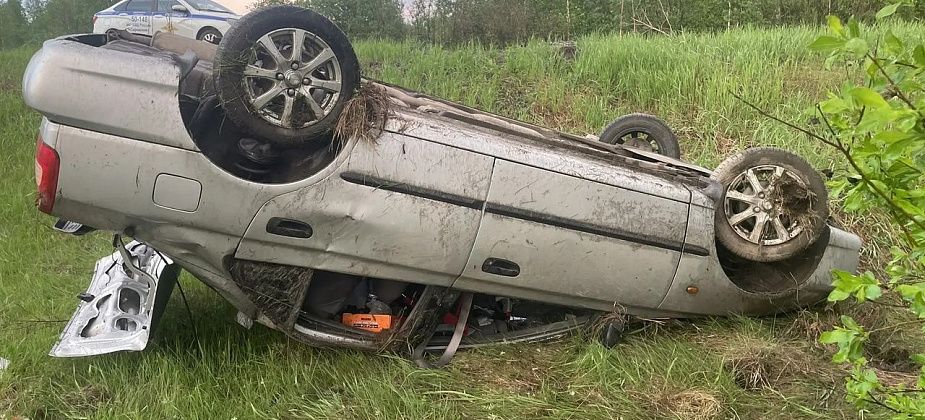 На трассе под Серовом перевернулся автомобиль, которым управляла автоледи с полугодовалым стажем
