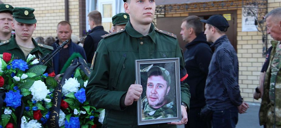 “Ему было всего 35 лет”. В Серове простились с погибшим в ходе СВО мобилизованным Егором Таушанковым