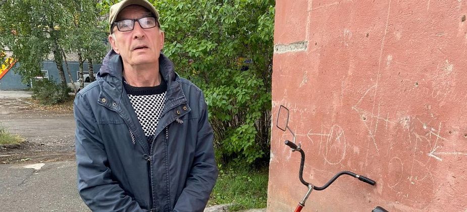 "Надо по дороге ездить, но там для меня нет условий". Серовский пенсионер вопрошает, где можно передвигаться велосипедистам?