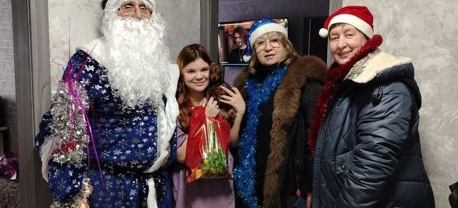 Полицейский Дед Мороз посетил ветеранов Серовского ОВД