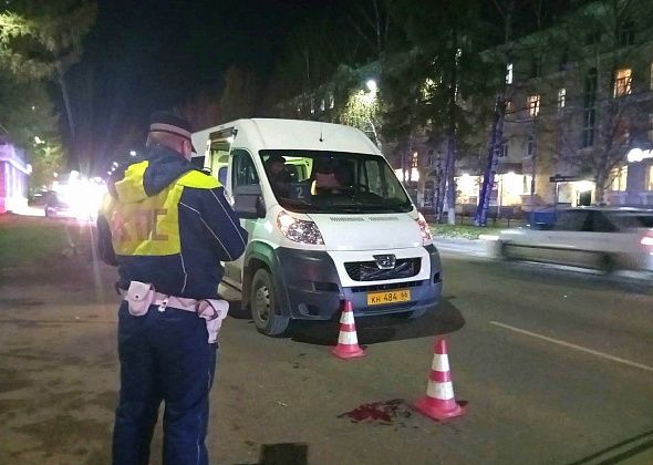В центре Серова пассажирский автобус сбил человека, переходившего дорогу в неположенном месте