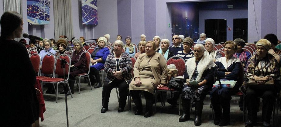 Полицейские рассказали ветеранам металлургического завода Серова, как не стать жертвой мошенников