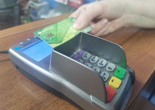 Серовчанина будут судить за оплату алкоголя, сигарет и продуктов найденной банковской картой