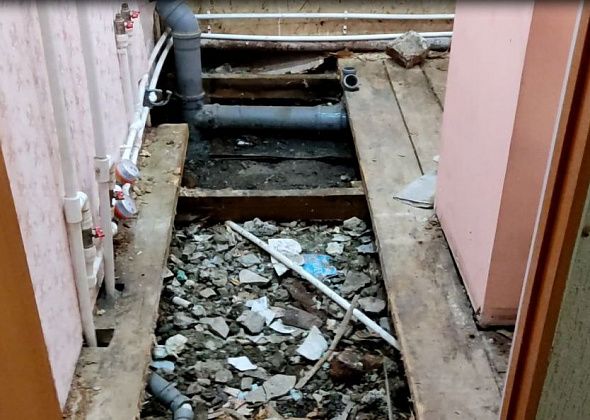 "Сигнал" прочистил канализацию в квартире на улице Парковой. 7 октября жилье серовчан затопило фекалиями