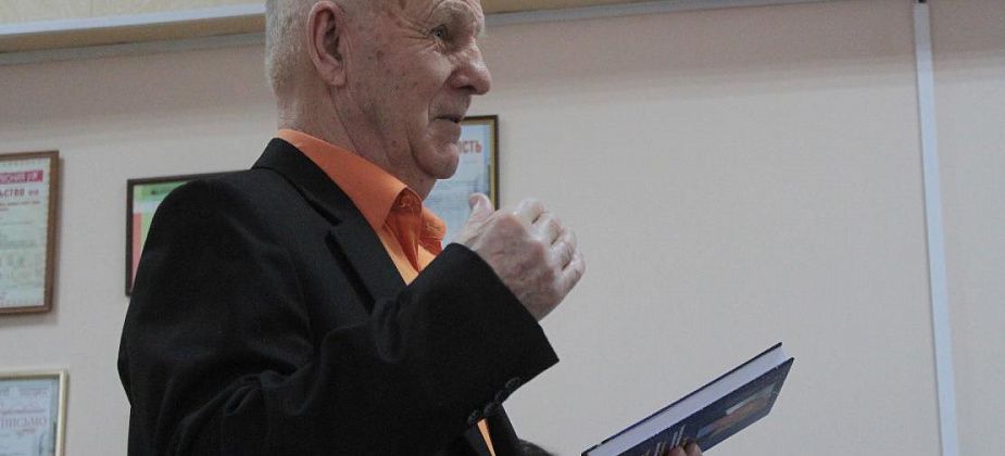 Серовские депутаты скинутся на издание сборника стихов местного поэта