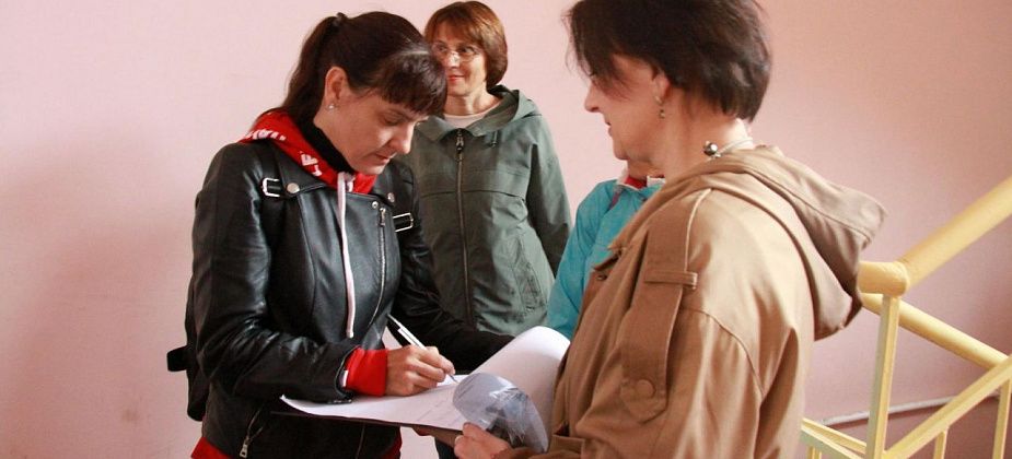 Серовчане собирают подписи под обращением к мэру о реконструкции улицы Заславского