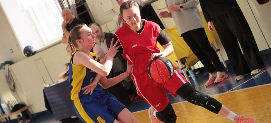 Фотоотчет с игр девушек на окружном этапе чемпионата «КЭС-Баскет» 2026 года в Серове