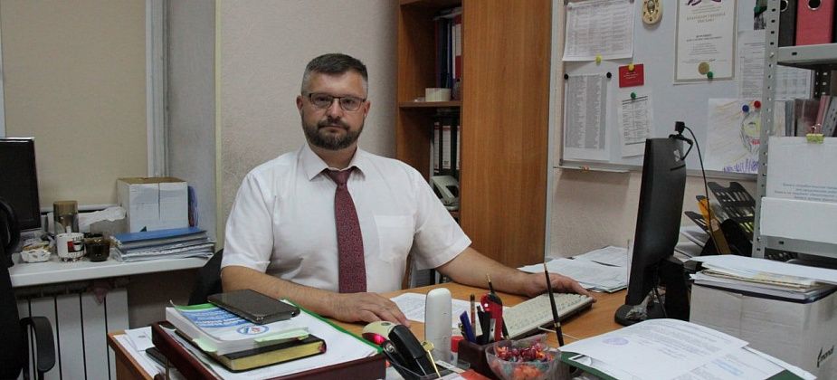 Какие жалобы поступали в избирком Серова в день выборов? 