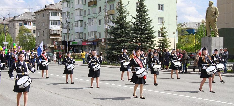 Праздничным шествием и запуском фонтана в Серове отпразднуют последние звонки