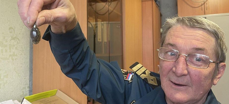 Украшения из Тигрового глаза и плошки из ореха. Инспектор ГИМС создает уникальные вещи из камней и дерева