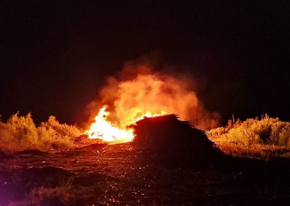 На Лесозаводе на площади 60 квадратных метров горел опил