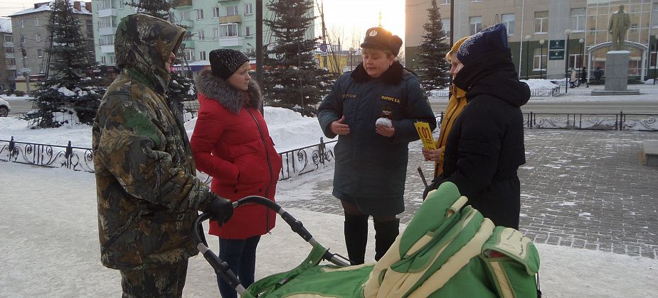 Кадеты класса МЧС и спасатели напомнили серовчанам о правилах пожарной безопасности