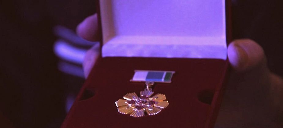 Областные награды получат серовчане за рождение детей и крепкие браки