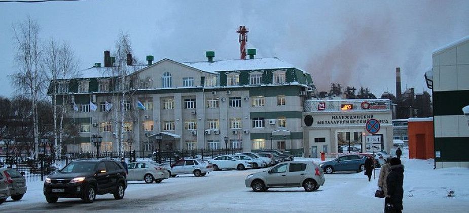 Работники метзавода в Серове говорят, что вакцинироваться от коронавируса их понуждают каждые полгода