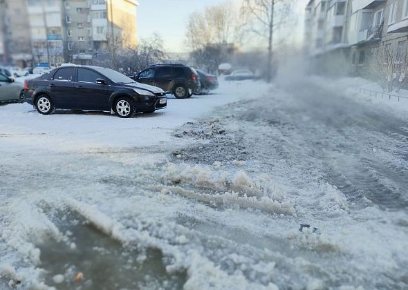 В Серове последствия прорыва водопровода на улице Луначарского не уберут до потепления