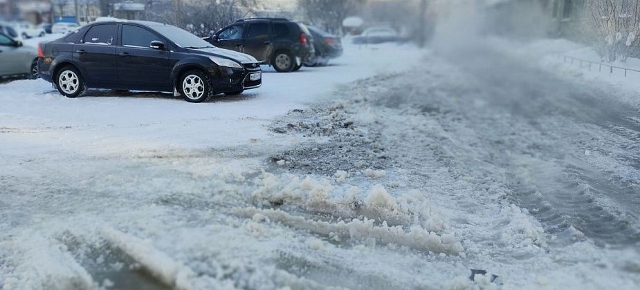 В Серове последствия прорыва водопровода на улице Луначарского не уберут до потепления