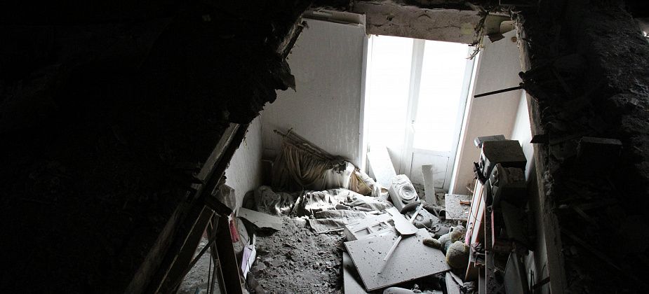 Серовчане, в квартире которых обвалился потолок, обратились в прокуратуру