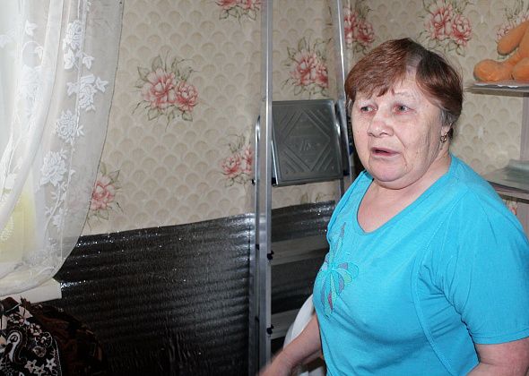 "Как нам дожить до лучших времен?". Пенсионерки не могут добиться признания разваливающегося дома аварийным 