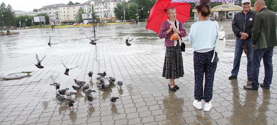 Серовчане вновь вышли на площадь покормить голубей в поддержку Хабаровска