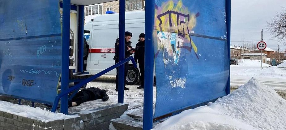 Следственный комитет проводит проверку по факту обнаружения тела мужчины на автобусной остановке