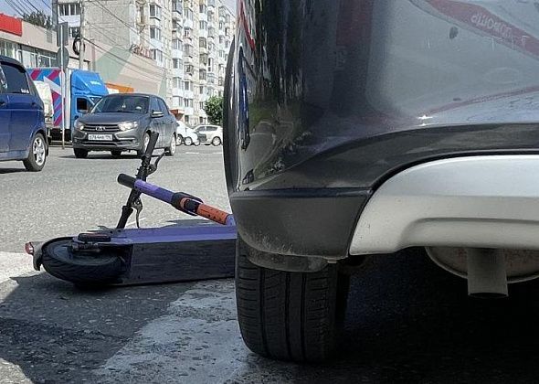 В Серове на пешеходном переходе столкнулись “Гранта” и двое детей на электросамокате