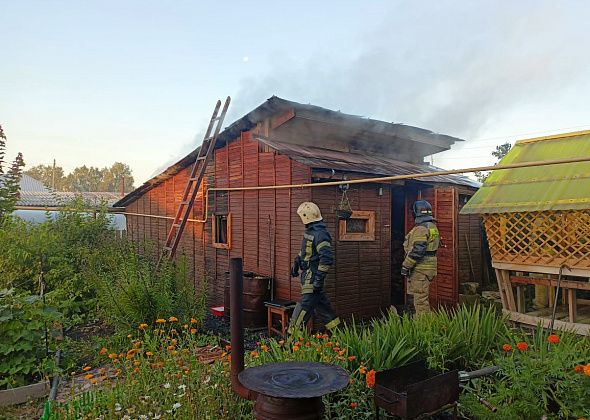 Ранним утром в Серове горела баня 